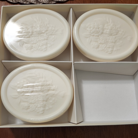 Lily of the Valley Soaps, Net Weight 3 x 5.25 oz, Made in France, - Picture 3 of 10